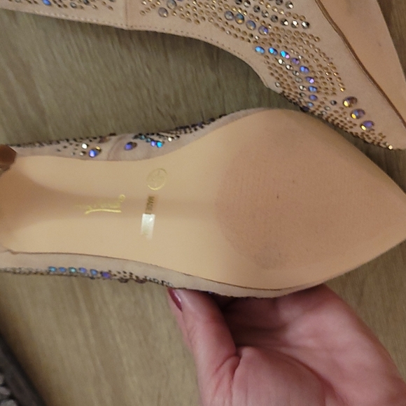 Exquisite Nude Pumps with Rhinestones - Picture 11 of 16